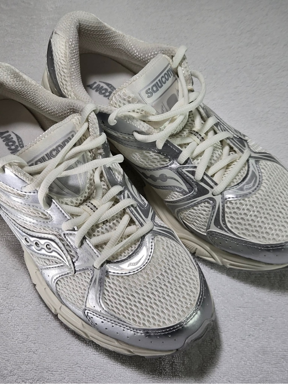 New Without Tags Saucony Women's White and Silver Athletic Sneakers Size 10